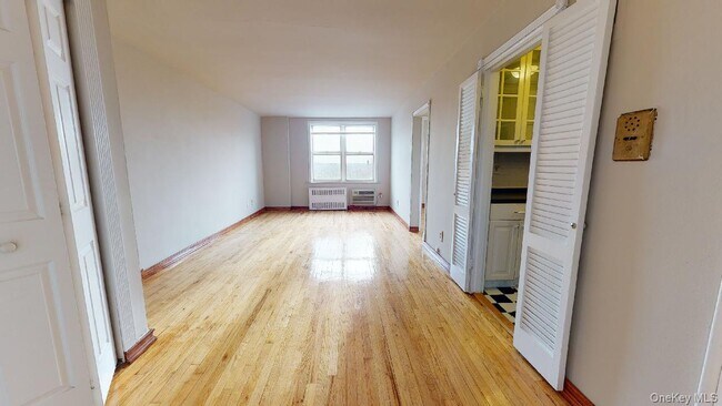 Photo - 66-15 Thornton Pl Unit 6E