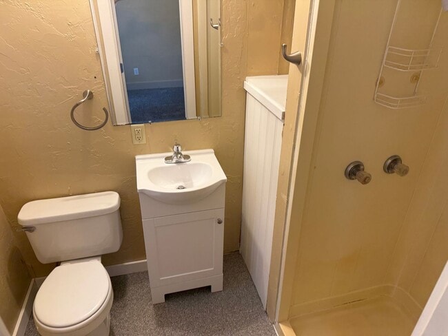 Photo - Sweet, Stylish and functional 1 bedroom cottage in Norman, all new inside and squeaky clean! Rea...