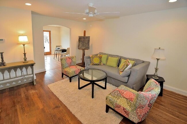 Photo - 209 Wesmond Dr