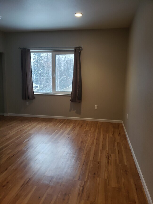 Photo - 3535 Shanly St