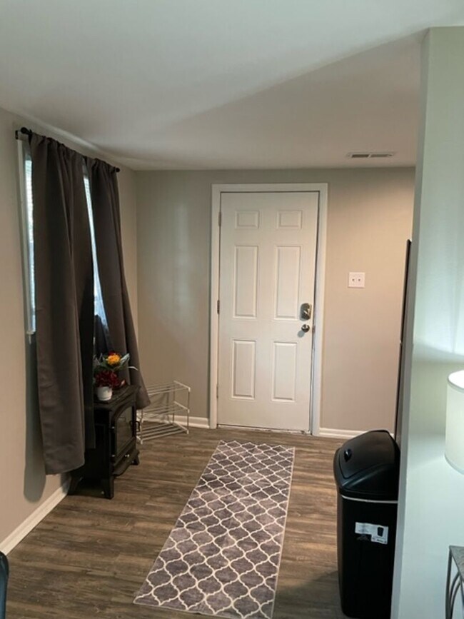 Photo - 1906 Gordon St Unit B