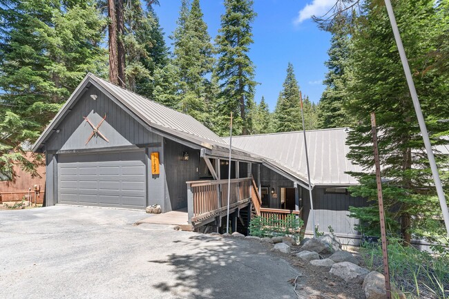 Building Photo - New to the Rental Market! FURNISHED Custom 3 Bdrm Hm w/Garage