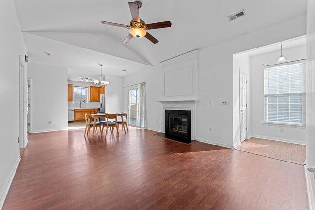 Building Photo - 4 Maravista Ave