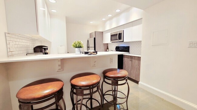 Photo - 125 Saint Botolph St Apartments Unit 9