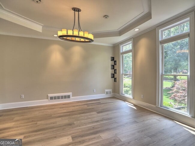 Photo - 3237 Waldwick Way SE