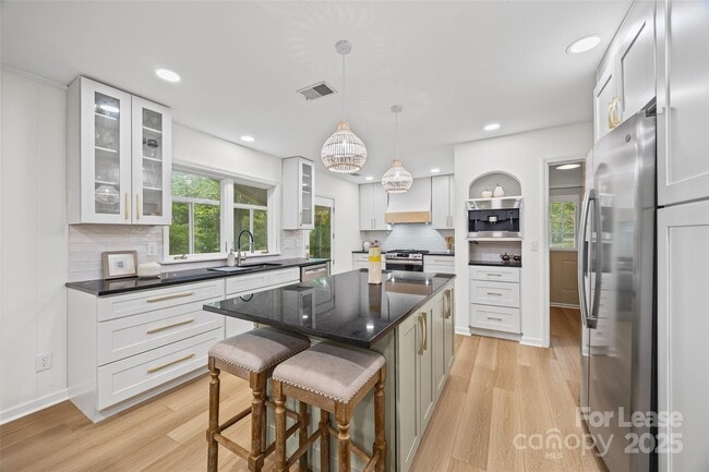 Photo - 7601 Robin Crest Rd