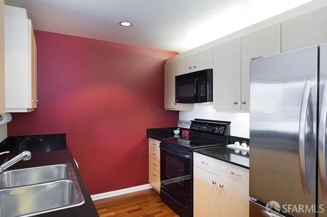 Photo - 140 Van Ness Ave