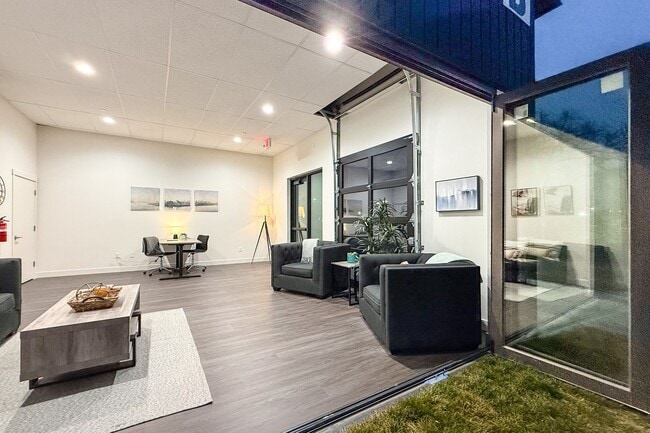 Photo - The Towns On Elm