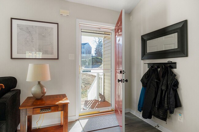 Photo - Bright and Spacious 3 Bedroom Home in Chesterfield ***Available Early March***