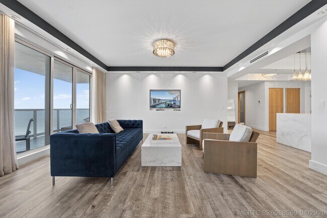 Building Photo - 2301 Collins Ave Unit Ph14