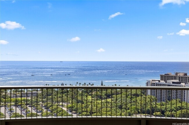 Building Photo - 421 Olohana St Unit 2804