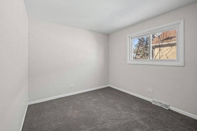 Photo - 10214 S La Salle St