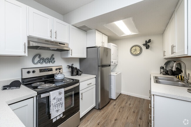 3 habitaciones, 3 baños - 130 m² - Cocina - Saddlewood Park Townhomes