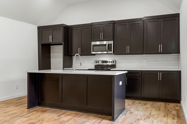 Photo - 320 E Greeley St