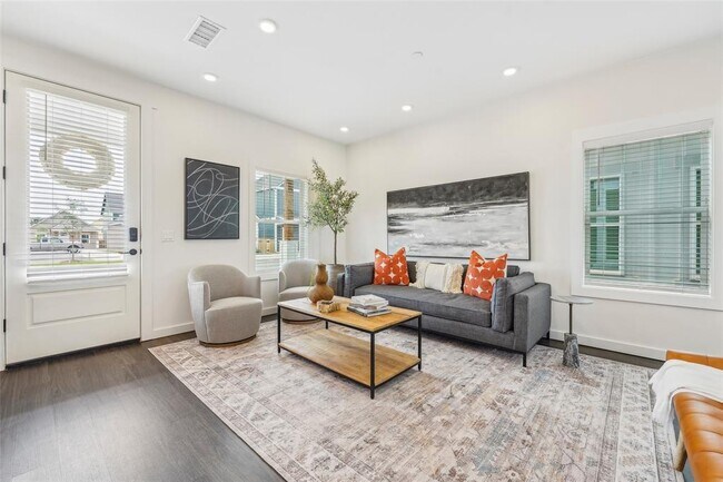 Photo - 6300 W Memorial Rd Unit 505