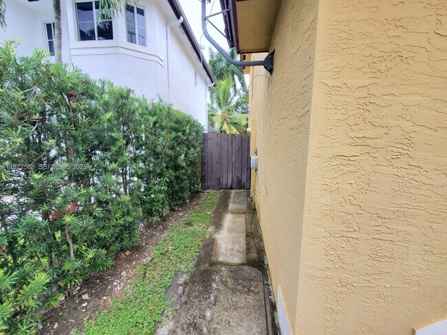 Photo - 2531 NE 41st Terrace