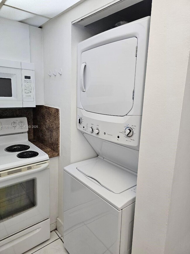 Photo - 10090 NW 80th Ct Unidad 1350