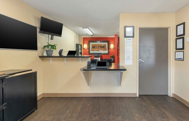 Furnished Studio-Bakersfield - California Avenue