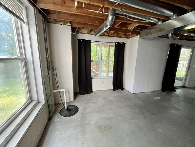 Photo - 911 Old Hickory Ln