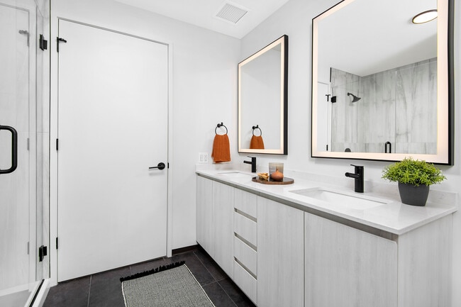 Photo - 1431 W Lake St Unit 202