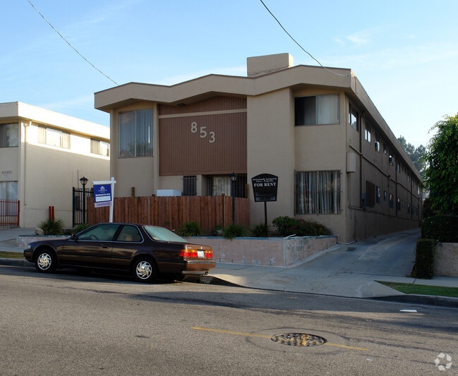 853 W Beach Ave