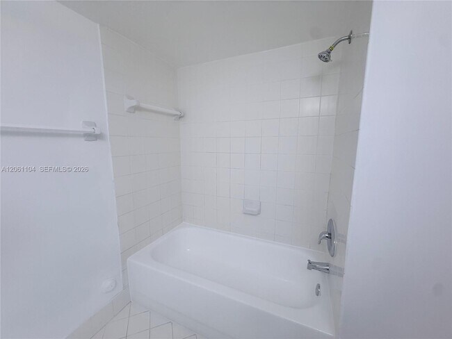 Photo - 995 NE 34th Ave Unidad 101