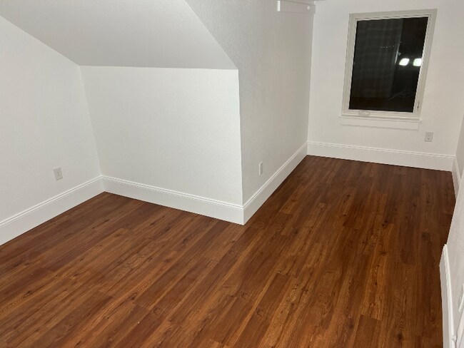 Photo - 710 Lawrence St Unidad #4