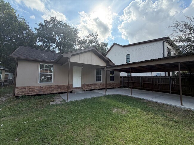 Photo - 1720 Roxella St