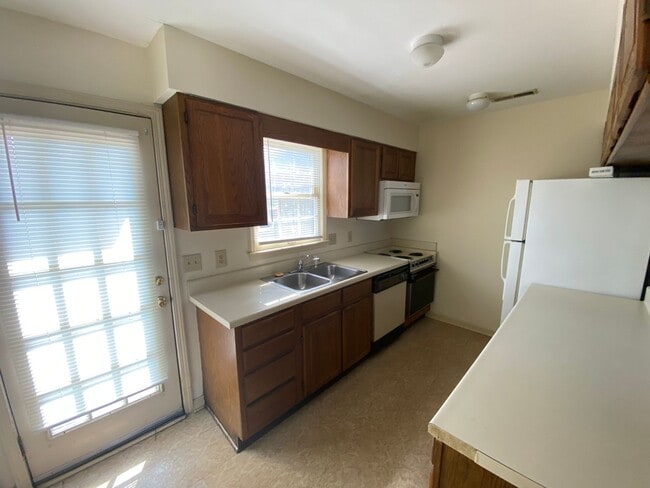 Photo - 2 Bed 1.5 Bath Town House
