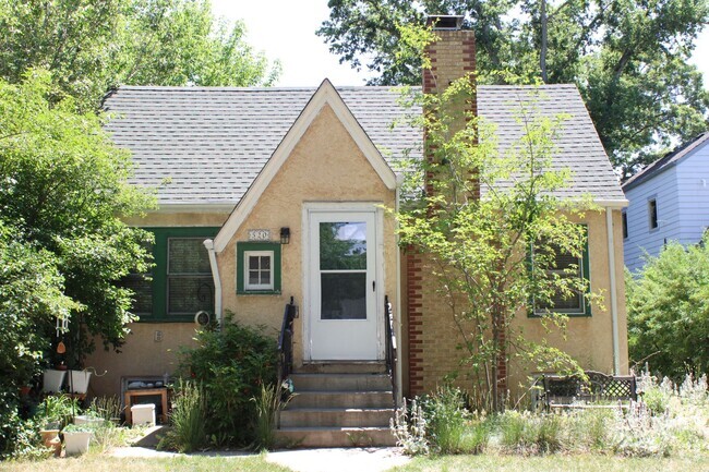 Building Photo - 520 S Loomis Ave Unit DOWN Rental