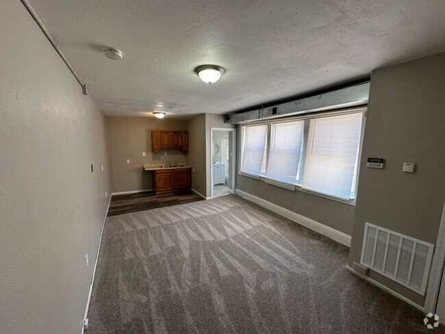 Building Photo - 2214-2220 W Hopkins St. (8 Unit) Rental