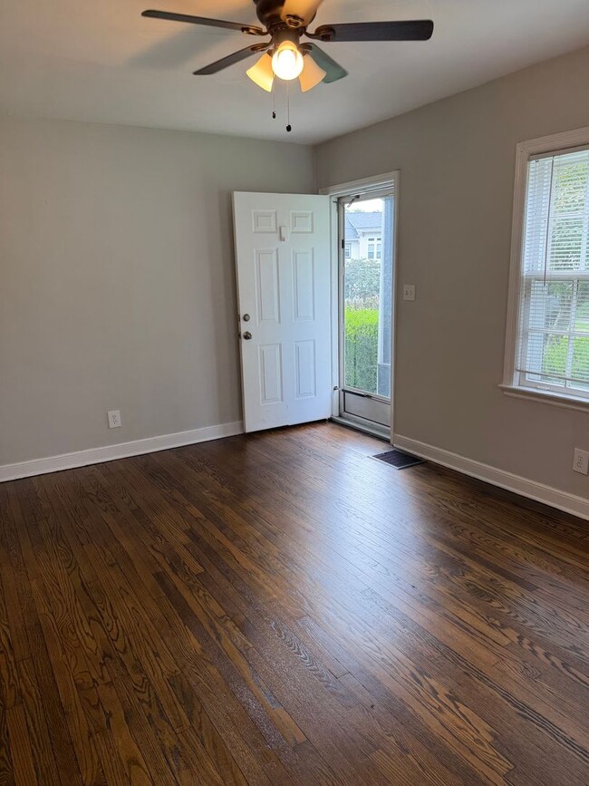 Photo - 2031 Benjamin St