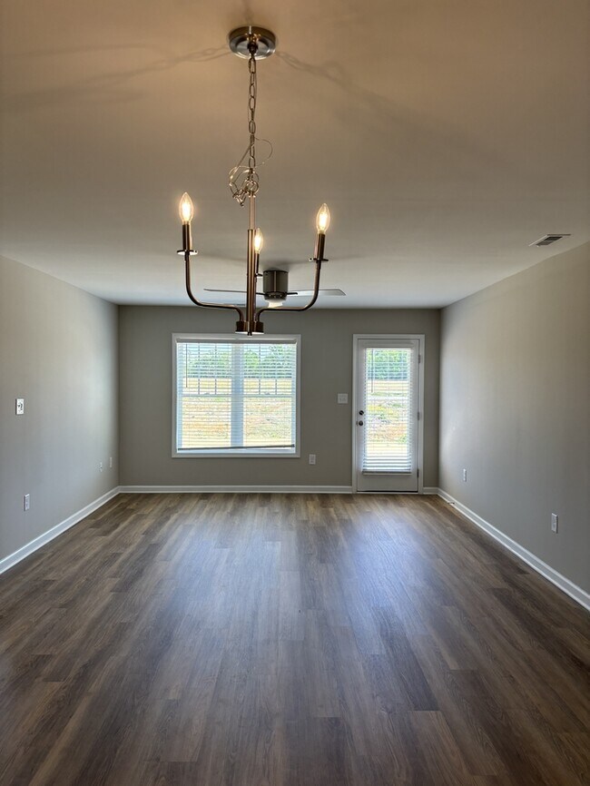 Photo - 102 Bradfield Cir