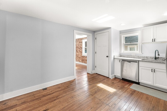 Photo - 200 W 5th St Unit C