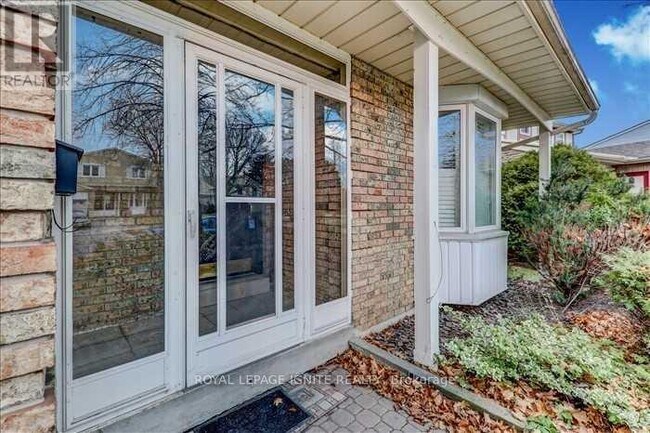 Photo - 23 Longbow Square