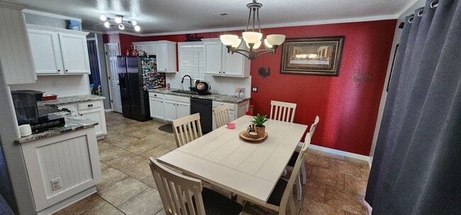 Photo - 2203 Meadowlark Ln