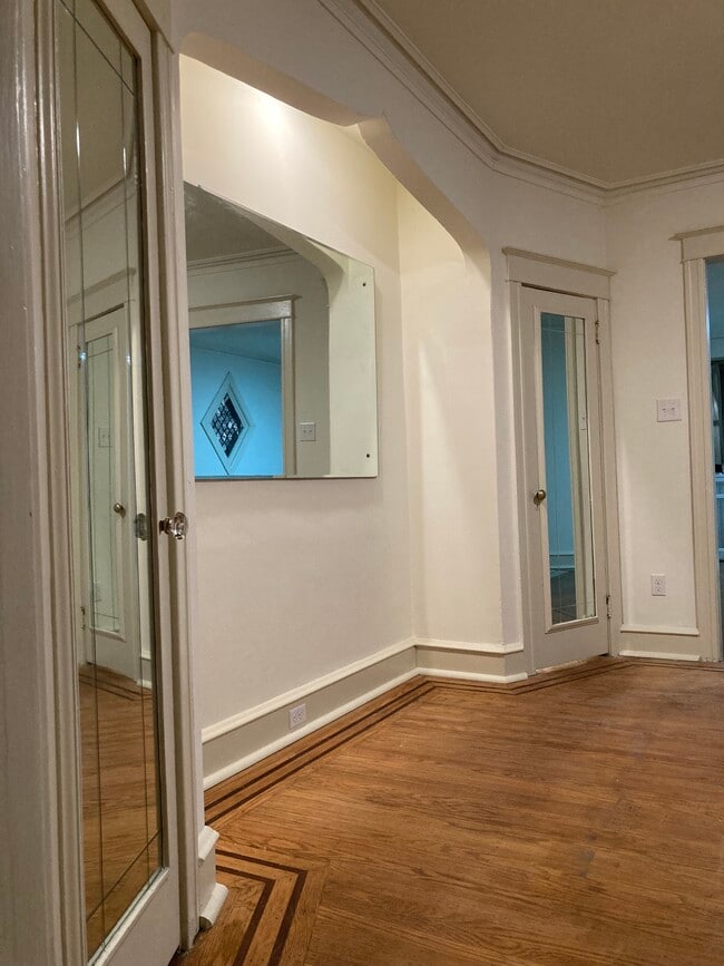 Photo - 4949 Sansom St