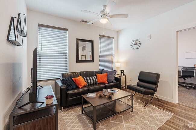 4BR, 4BA - 1,158SF - The Flathead - Living Room