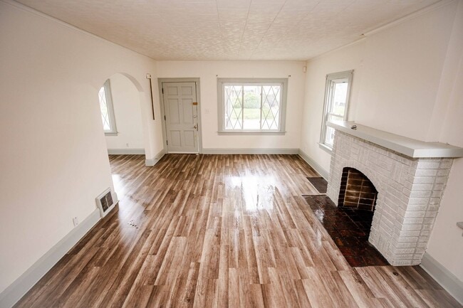 Photo - Very Spacious Four Bedroom Home For Rent!