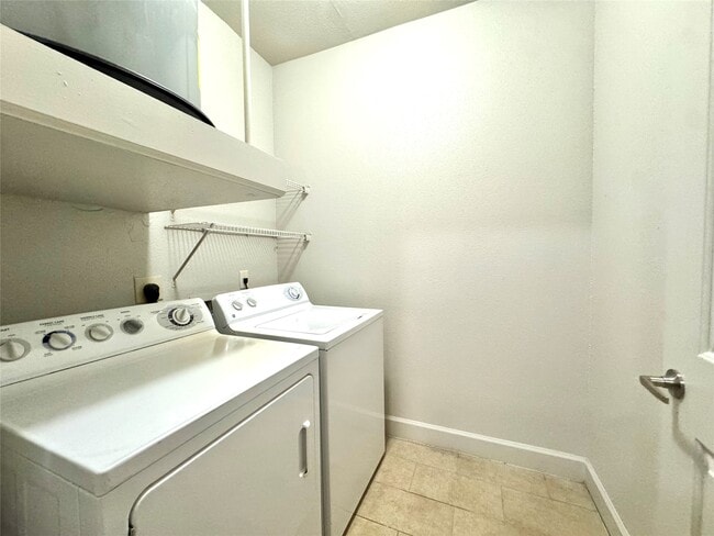 Building Photo - 3333 Weslayan St Unit 1422