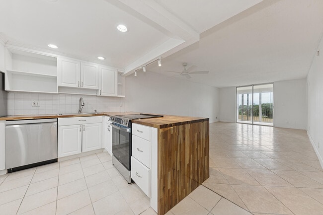 Photo - 6161 NW 2nd Ave Unit 420