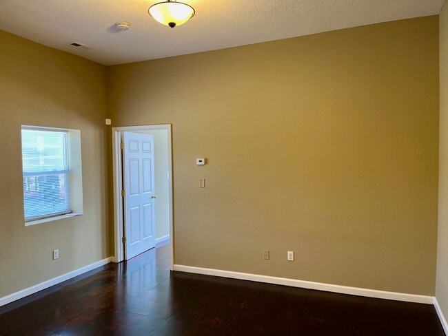 Photo - 105 W Market St Unit 3