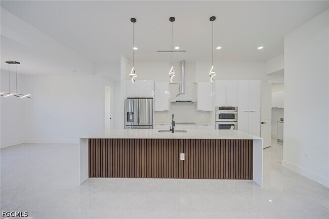 Photo - 3500 33rd St SW