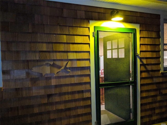 Photo - 16640 Main St