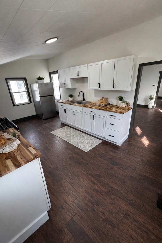 Photo - 430 Church St