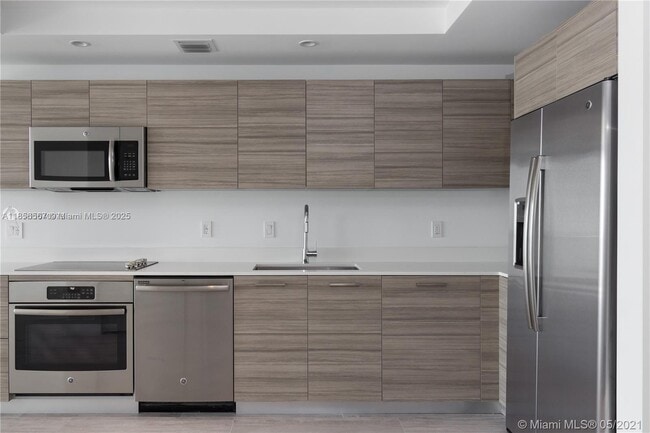 Building Photo - 121 NE 24th St Unit 1604 Rental