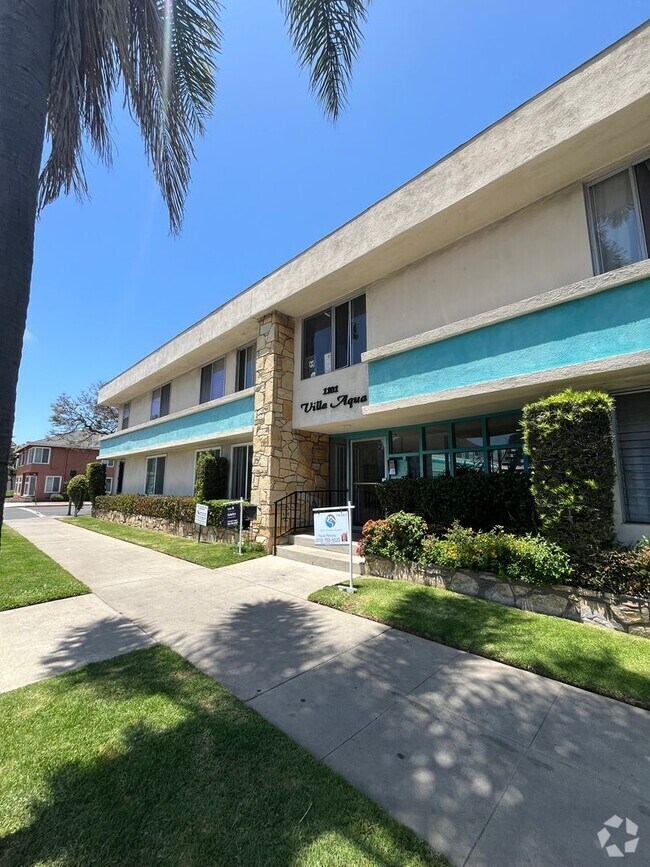 Building Photo - Ocean Blvd. 1 bedroom Condo