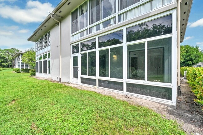 Photo - 2 Lake Vista Trail Unit 107