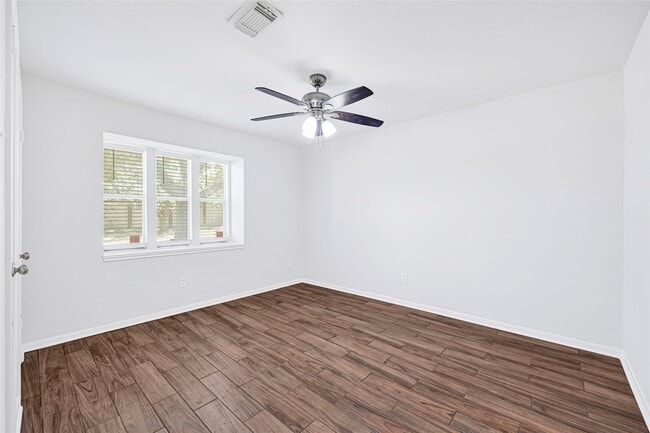 Photo - 2803 Camelot Ln
