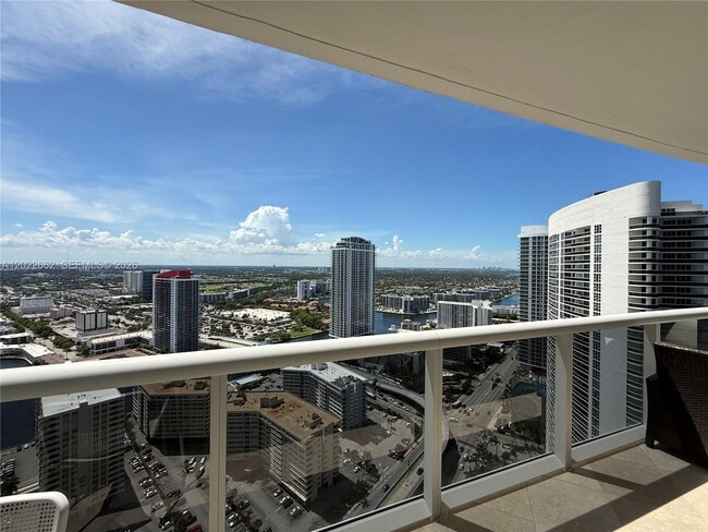 Building Photo - 1850 S Ocean Dr Unit 4009